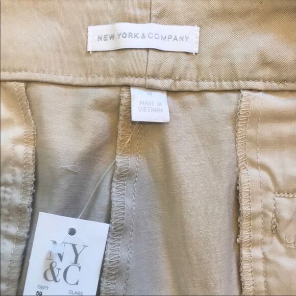 New York & Co Khaki Shorts: The Perfect Addition to Your Summer Wardrobe Sz 18 - Picture 9 of 10